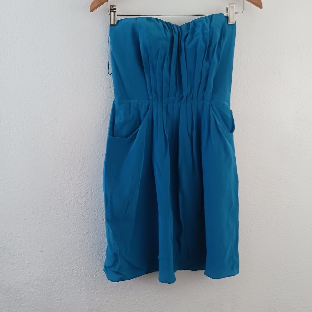 Rebecca Taylor Strapless Mini blue Dress w Pockets on side 100% silk size 4